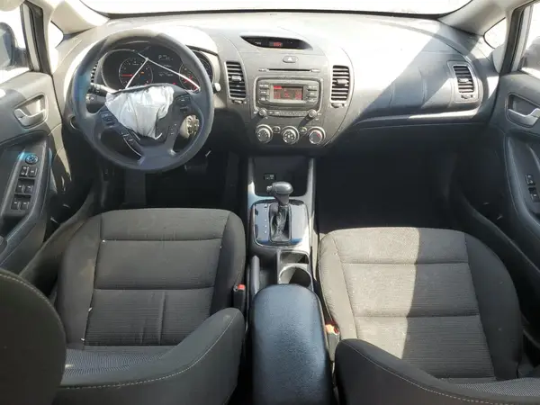 3KPFK4A7XHE015602 2017 KIA FORTE - Image 8