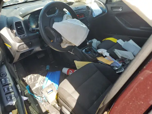 3KPFK4A7XHE017754 2017 KIA FORTE - Image 8