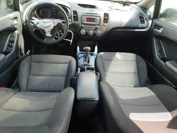 3KPFK4A7XHE018144 2017 KIA FORTE - Image 8