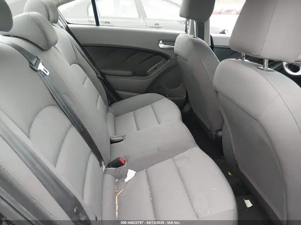 3KPFK4A7XHE020783 2017 KIA FORTE - Image 8