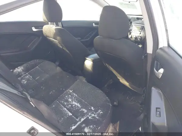 3KPFK4A7XHE020797 2017 KIA FORTE - Image 8