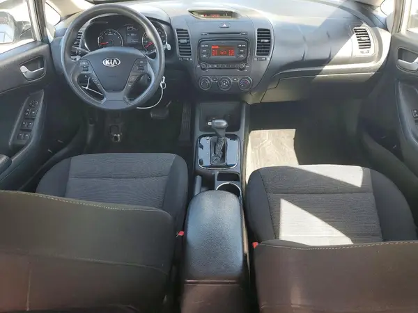 3KPFK4A7XHE023571 2017 KIA FORTE - Image 8
