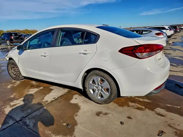 3KPFK4A7XHE024560 2017 KIA FORTE - Image 2