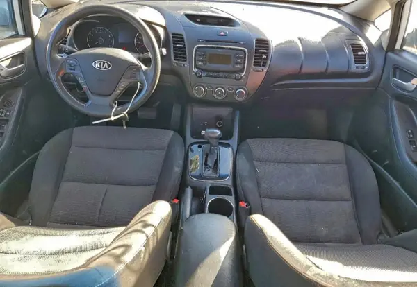 3KPFK4A7XHE024560 2017 KIA FORTE - Image 8