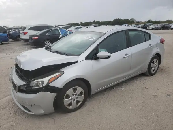3KPFK4A7XHE027250 2017 KIA FORTE - Image 1