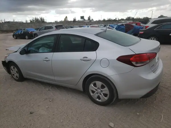 3KPFK4A7XHE027250 2017 KIA FORTE - Image 2