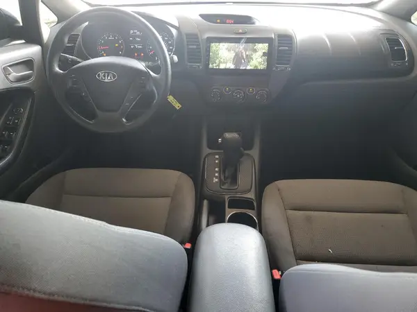 3KPFK4A7XHE028558 2017 KIA FORTE - Image 8