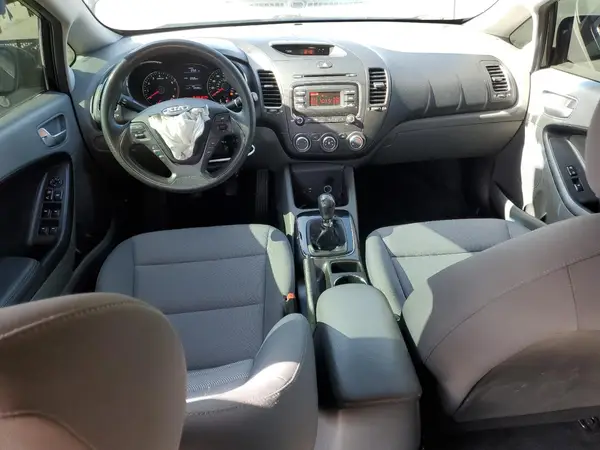 3KPFK4A7XHE029256 2017 KIA FORTE - Image 8