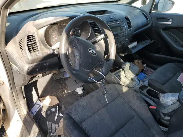 3KPFK4A7XHE029371 2017 KIA FORTE - Image 8