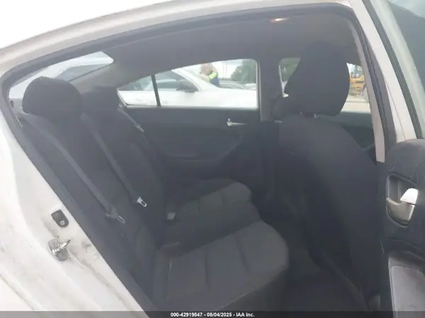 3KPFK4A7XHE029757 2017 KIA FORTE - Image 8