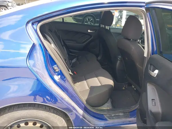 3KPFK4A7XHE030083 2017 KIA FORTE - Image 8