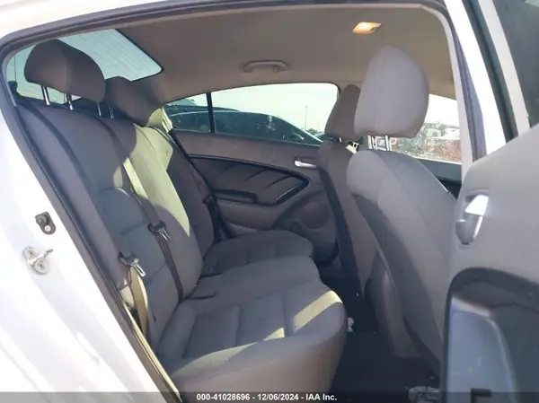 3KPFK4A7XHE030150 2017 KIA FORTE - Image 8