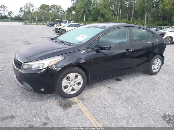 3KPFK4A7XHE030360 2017 KIA FORTE - Image 2