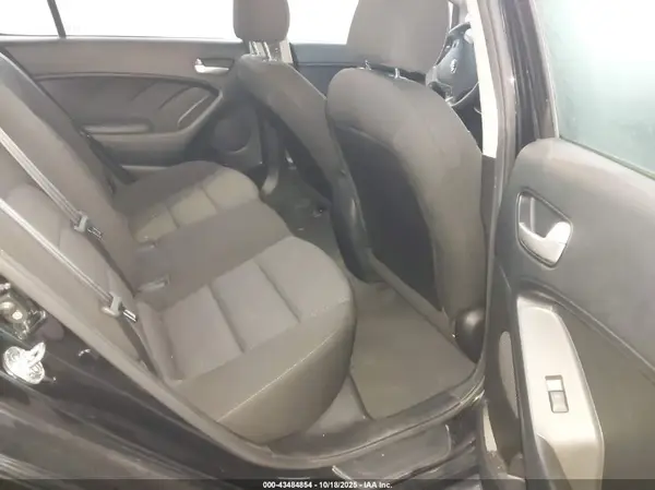 3KPFK4A7XHE030360 2017 KIA FORTE - Image 8