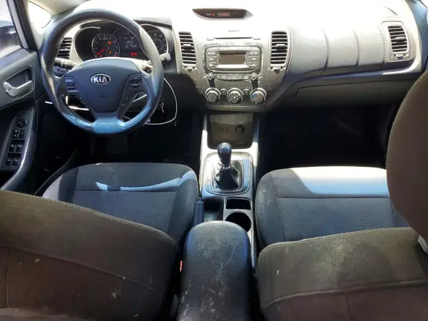 3KPFK4A7XHE031315 2017 KIA FORTE - Image 8