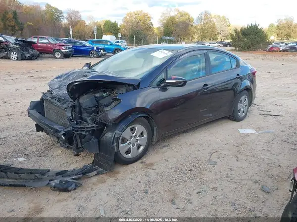 3KPFK4A7XHE032478 2017 KIA FORTE - Image 2