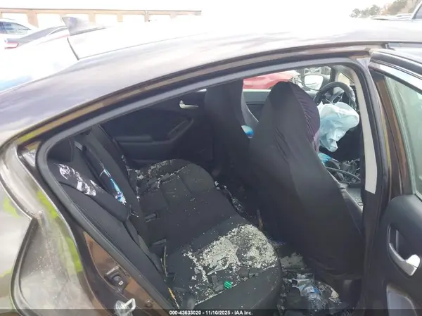 3KPFK4A7XHE032478 2017 KIA FORTE - Image 8