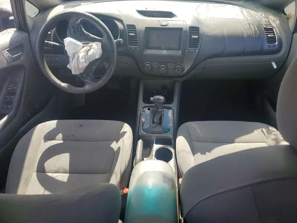 3KPFK4A7XHE032917 2017 KIA FORTE - Image 8