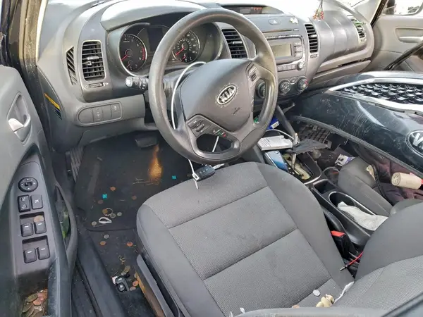 3KPFK4A7XHE032934 2017 KIA FORTE - Image 8