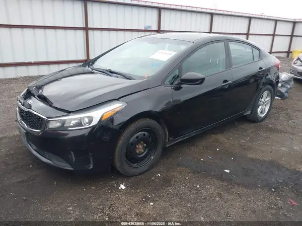3KPFK4A7XHE033081 2017 KIA FORTE - Image 2