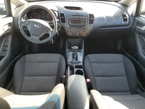 3KPFK4A7XHE033937 2017 KIA FORTE - Image 8
