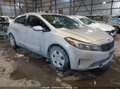 3KPFK4A7XHE034490 2017 KIA FORTE