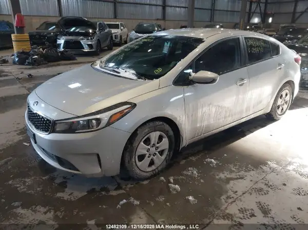 3KPFK4A7XHE034490 2017 KIA FORTE - Image 2