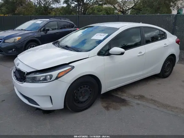 3KPFK4A7XHE034506 2017 KIA FORTE - Image 2
