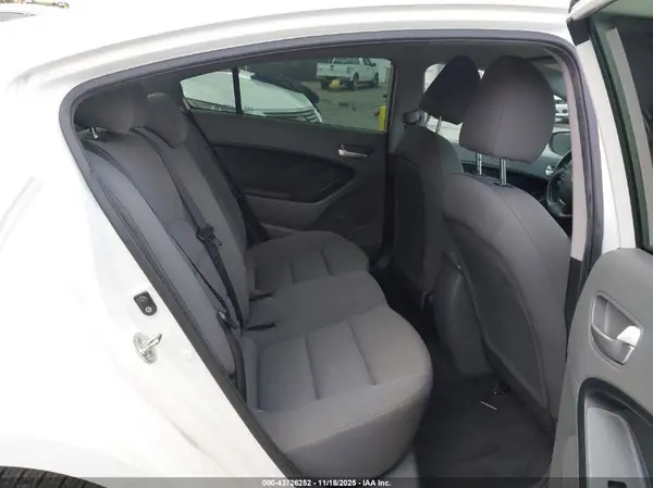 3KPFK4A7XHE034506 2017 KIA FORTE - Image 8