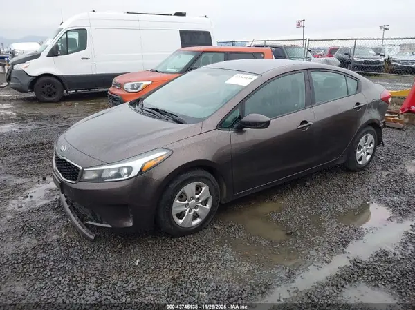 3KPFK4A7XHE035686 2017 KIA FORTE - Image 2
