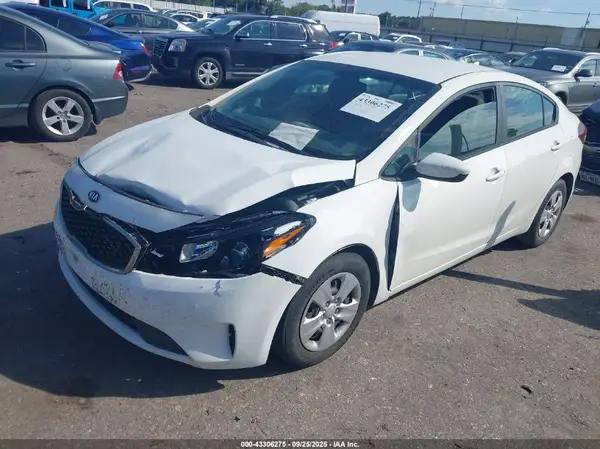 3KPFK4A7XHE035803 2017 KIA FORTE - Image 2