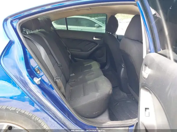 3KPFK4A7XHE036739 2017 KIA FORTE - Image 8