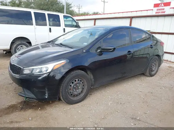 3KPFK4A7XHE039351 2017 KIA FORTE - Image 2