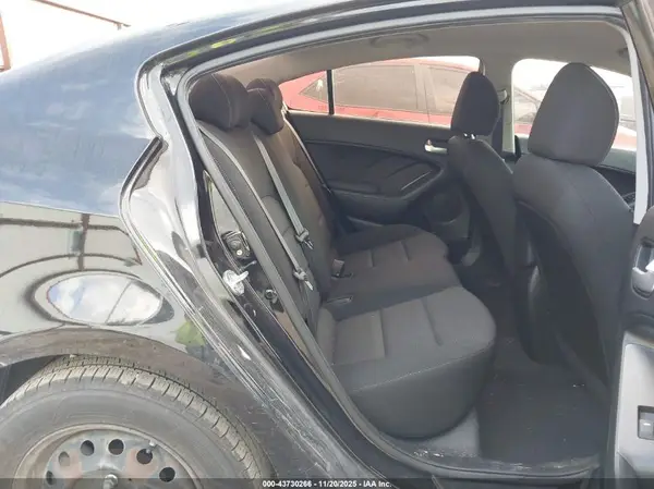 3KPFK4A7XHE039351 2017 KIA FORTE - Image 8