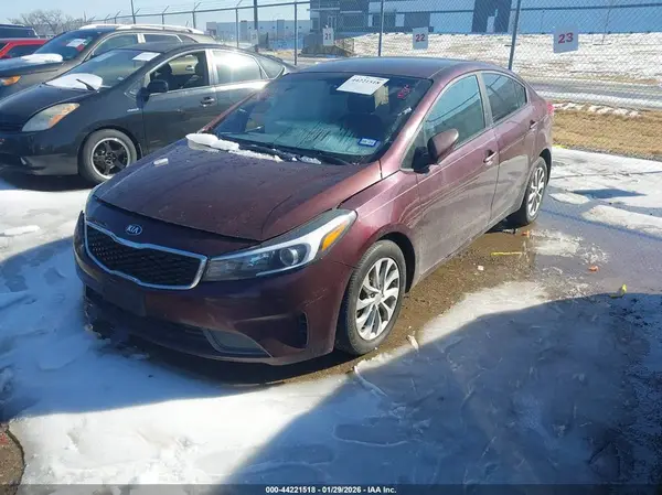 3KPFK4A7XHE039821 2017 KIA FORTE - Image 2