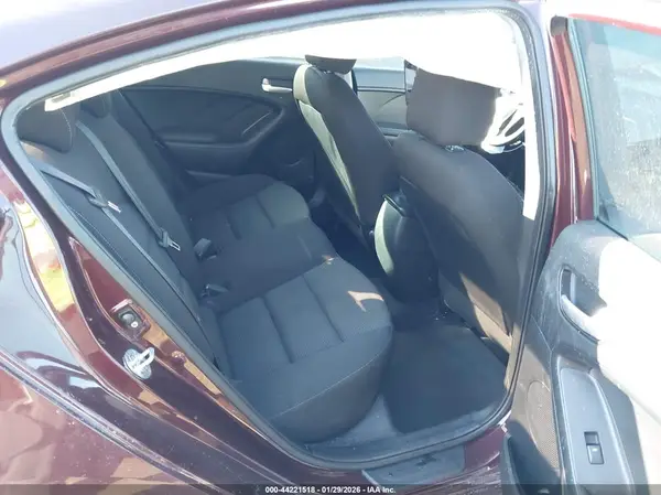 3KPFK4A7XHE039821 2017 KIA FORTE - Image 8