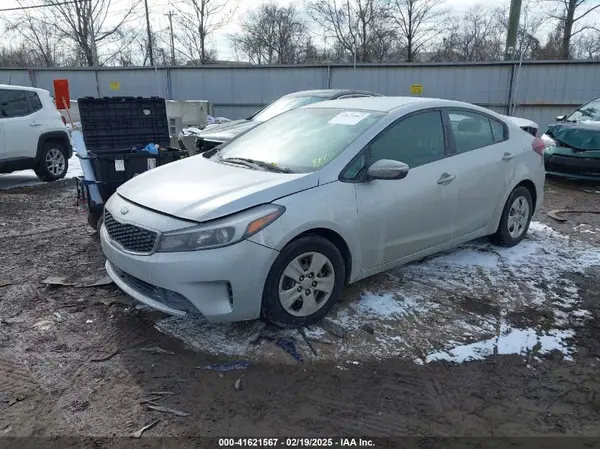 3KPFK4A7XHE040872 2017 KIA FORTE - Image 2