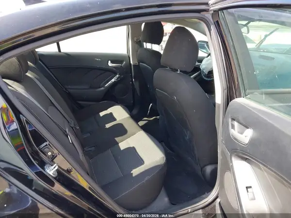 3KPFK4A7XHE041374 2017 KIA FORTE - Image 8