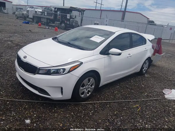 3KPFK4A7XHE043285 2017 KIA FORTE - Image 2
