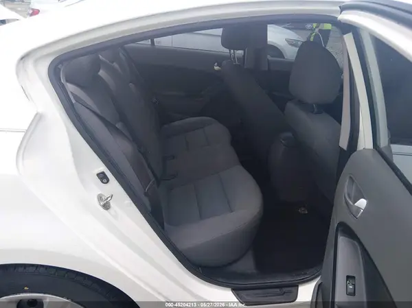 3KPFK4A7XHE043285 2017 KIA FORTE - Image 8