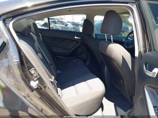 3KPFK4A7XHE043853 2017 KIA FORTE - Image 8