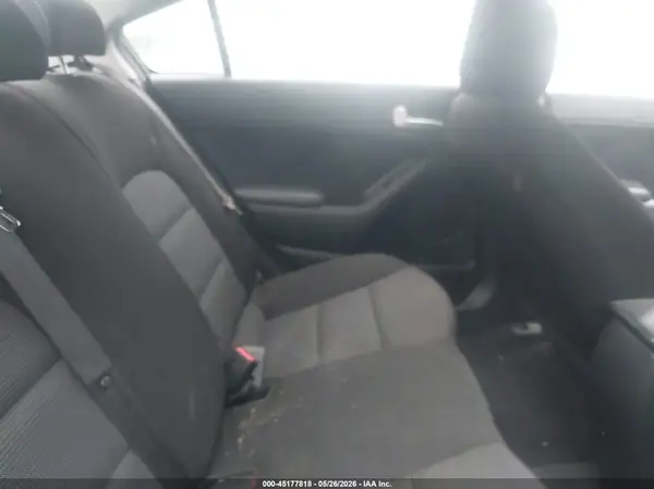 3KPFK4A7XHE045067 2017 KIA FORTE - Image 8