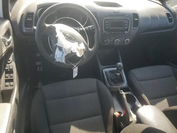 3KPFK4A7XHE045683 2017 KIA FORTE - Image 8