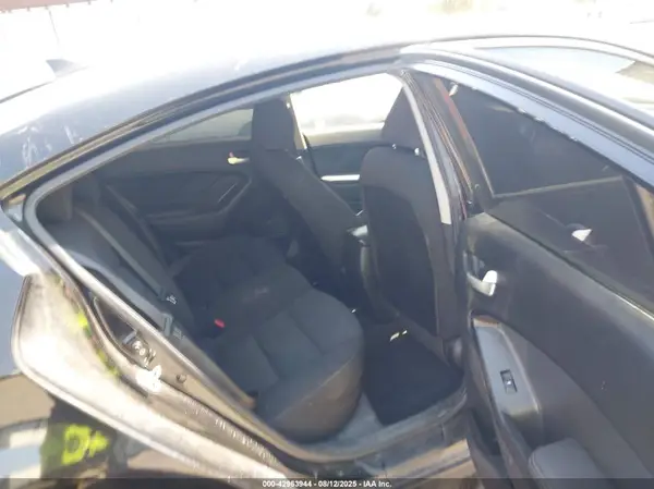 3KPFK4A7XHE046414 2017 KIA FORTE - Image 8
