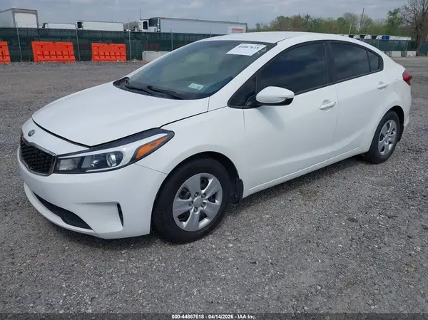 3KPFK4A7XHE047126 2017 KIA FORTE - Image 2