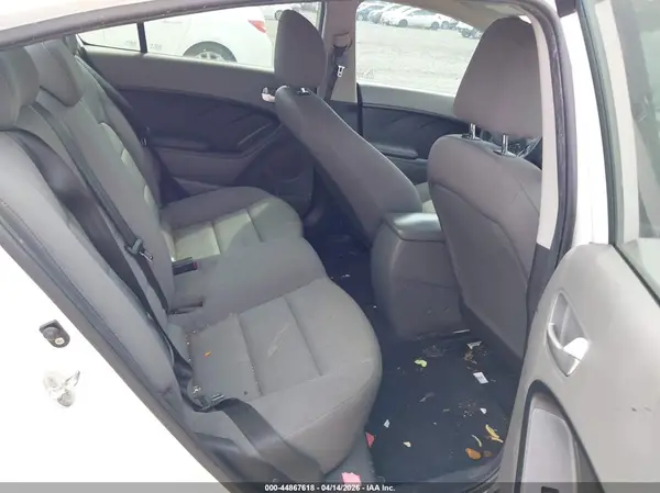 3KPFK4A7XHE047126 2017 KIA FORTE - Image 8