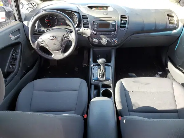 3KPFK4A7XHE048132 2017 KIA FORTE - Image 8