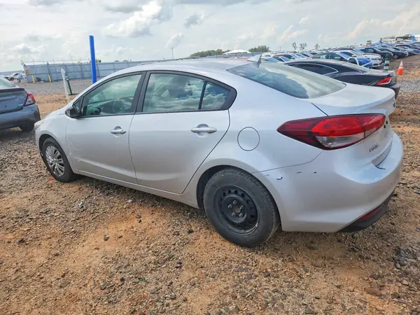 3KPFK4A7XHE049247 2017 KIA FORTE - Image 2