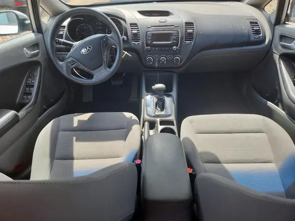 3KPFK4A7XHE049247 2017 KIA FORTE - Image 8