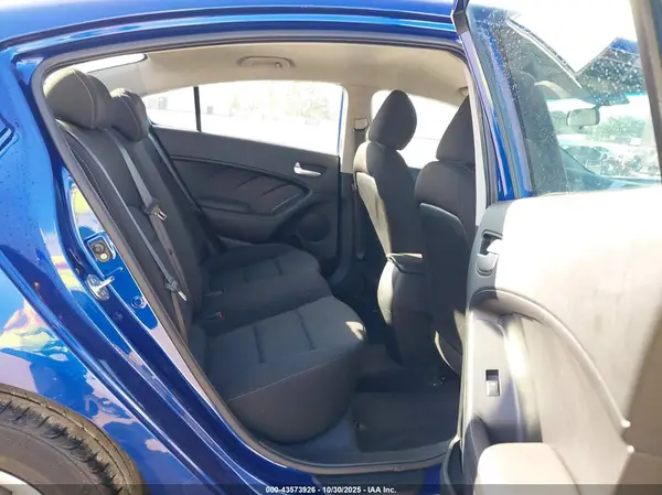 3KPFK4A7XHE050611 2017 KIA FORTE - Image 8